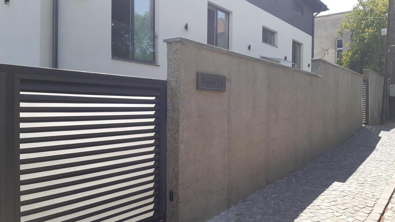 Панорамні Апартаменти Uzhhorod Bagian luar foto