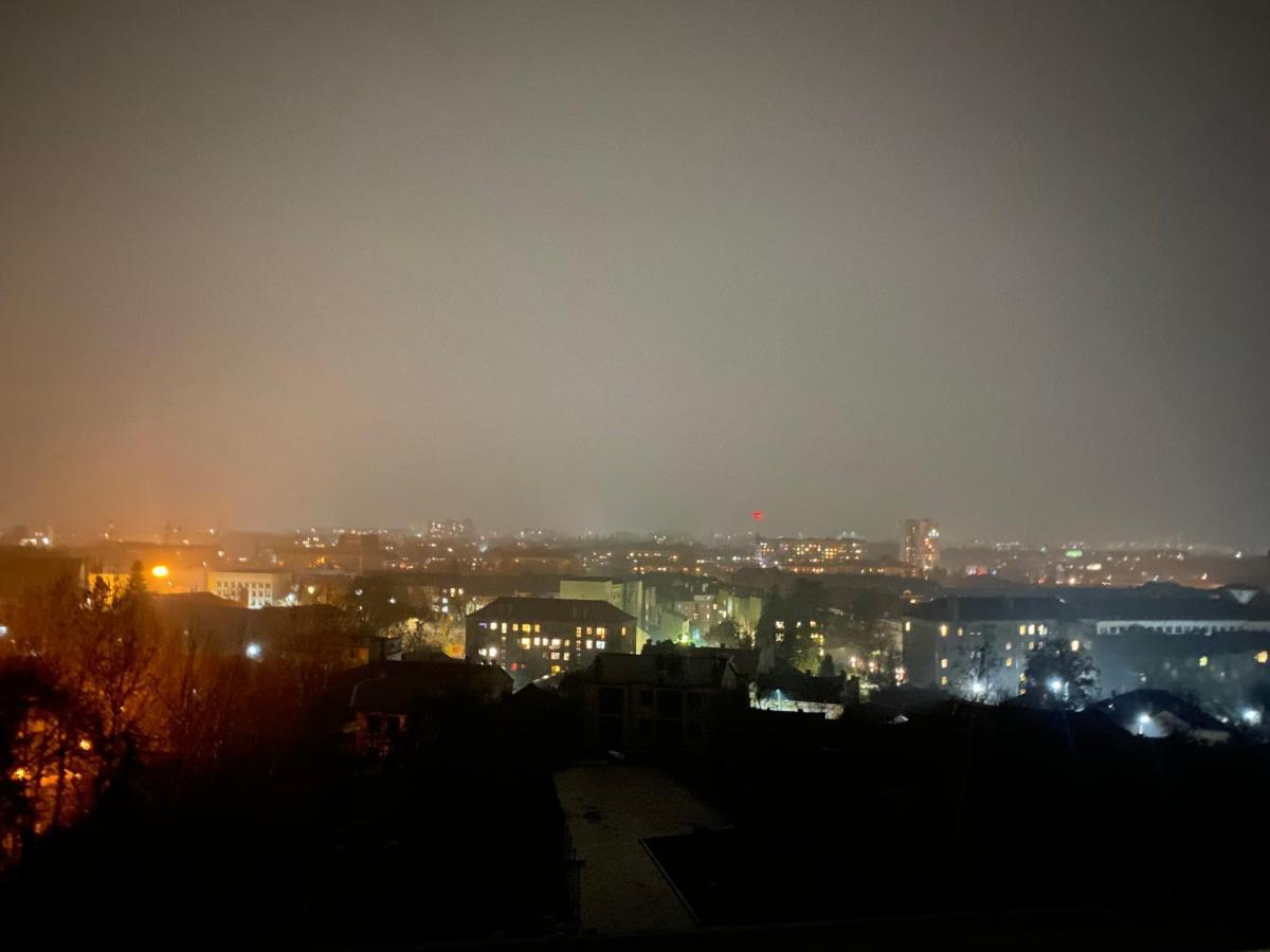 Панорамні Апартаменти Uzhhorod Bagian luar foto
