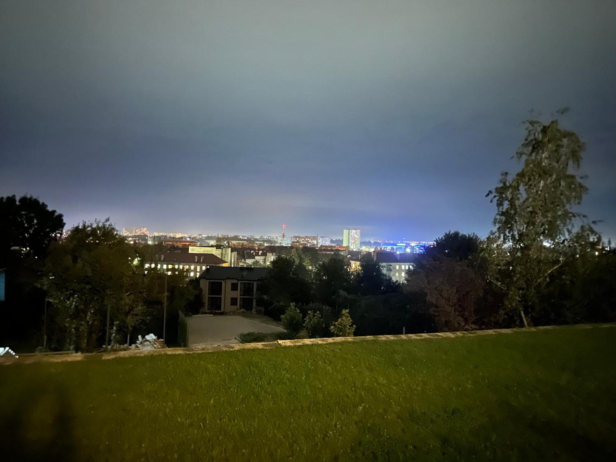 Панорамні Апартаменти Uzhhorod Bagian luar foto