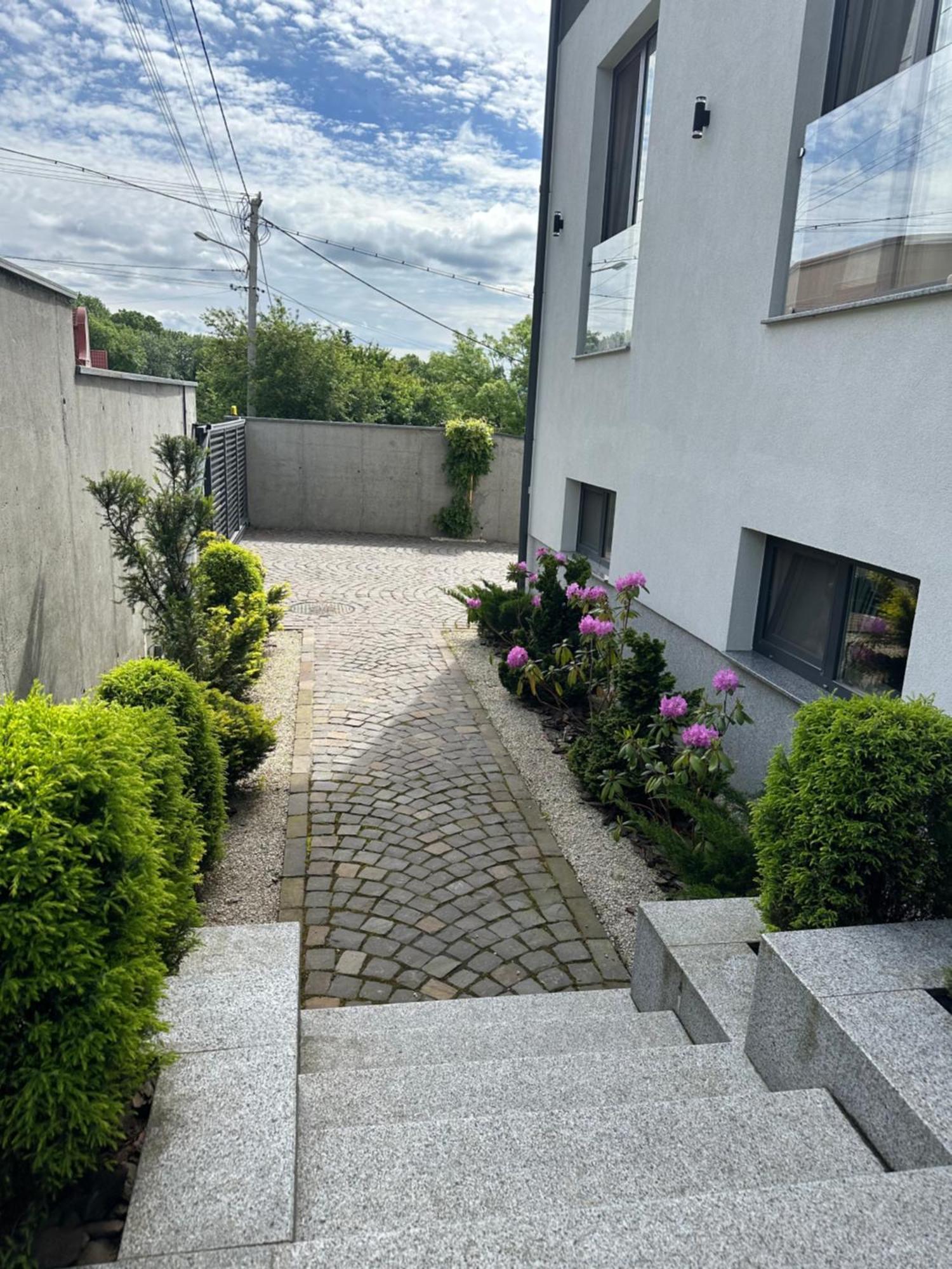Панорамні Апартаменти Uzhhorod Bagian luar foto